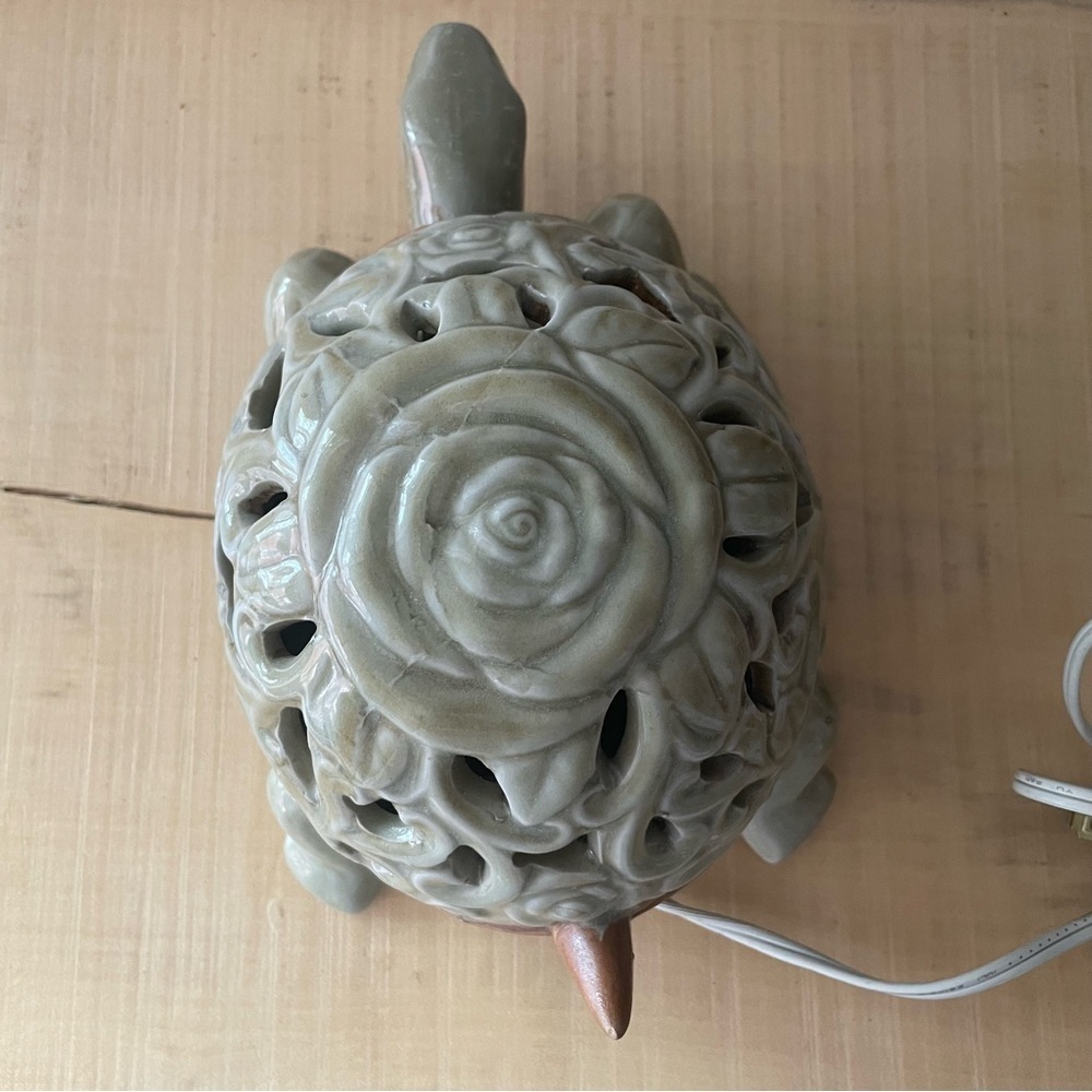 Beautiful Turtle Light 9” x 5” Ceramic Ocean Sea Beach Decor Lamp - Picture 9 of 11